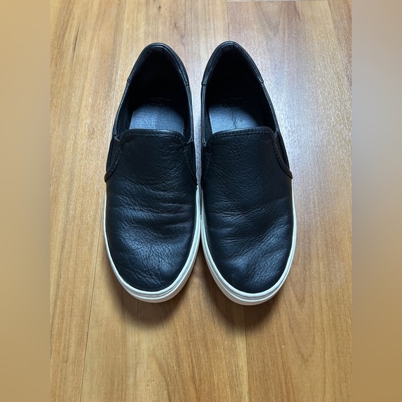 UGG Women’s Black Leather Moccasins with White Soles Size 7 - Picture 13 of 13